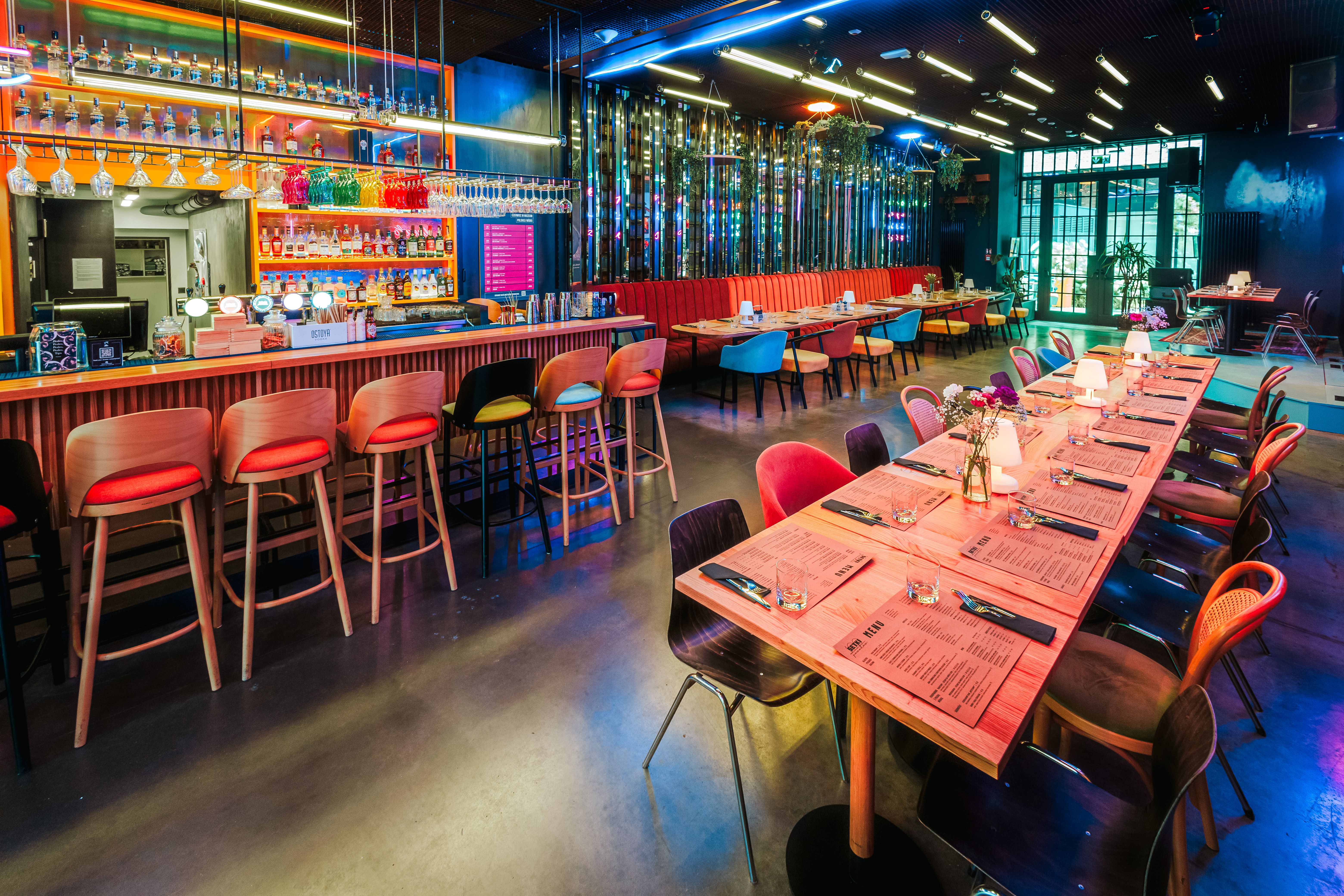 Setki Powodów to także nowoczesne, pełne kolorów wnętrza.jpg